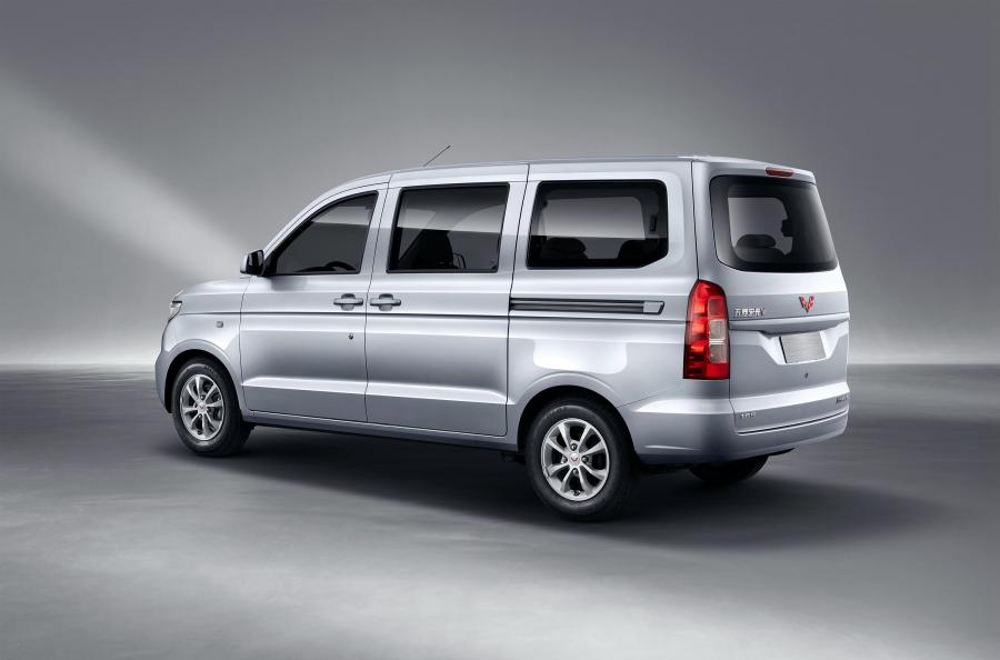  WuLing Hongguang V 2019 года  (фото 6 из 9)